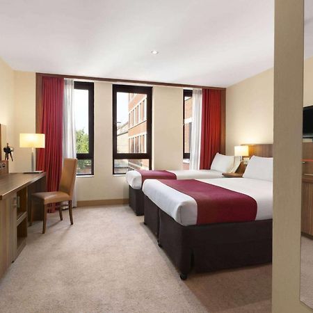 Ramada Hounslow - Heathrow East Hotel Buitenkant foto