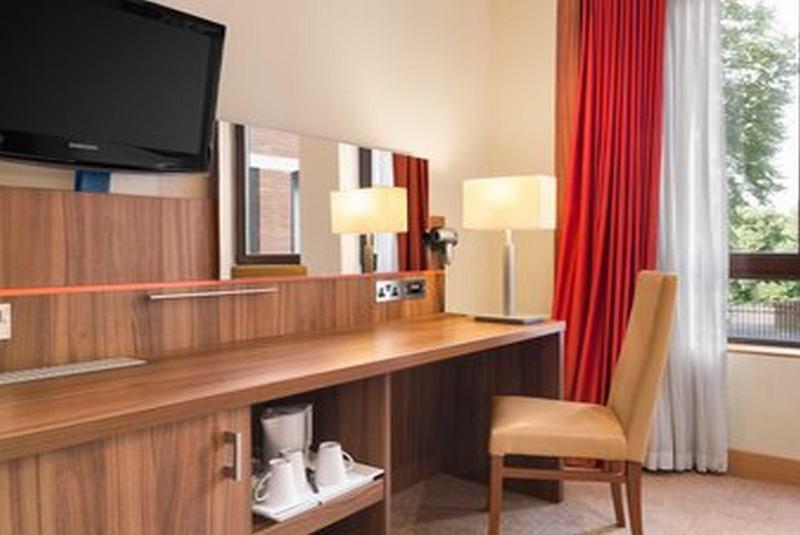 Ramada Hounslow - Heathrow East Hotel Buitenkant foto